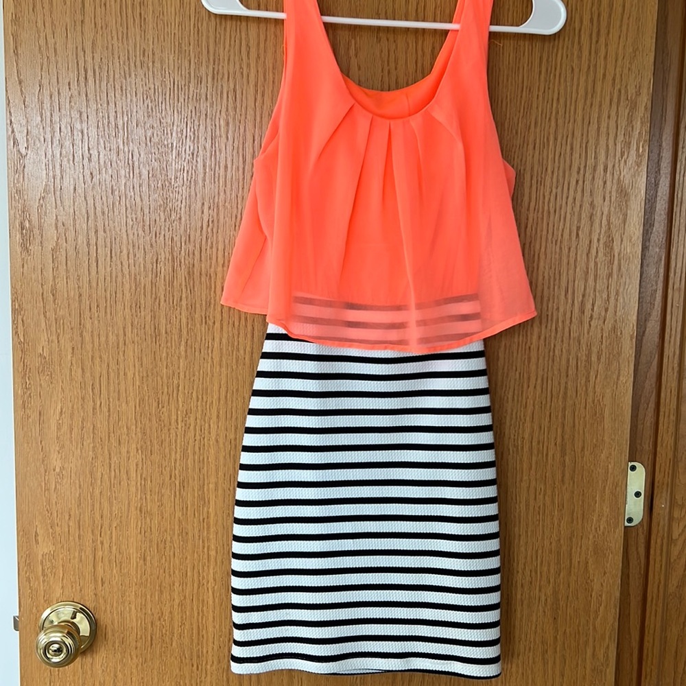 Summer dress with semi open back